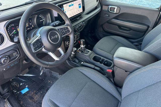 Used 2024 Jeep Wrangler Unlimited Sahara AWD/4WD image 10