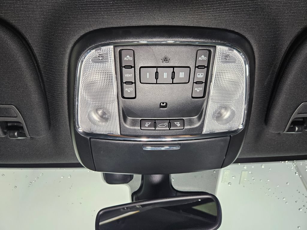Used 2018 Jeep Grand Cherokee Trailhawk w/ Trailhawk Luxury Group AWD/4WD image 16