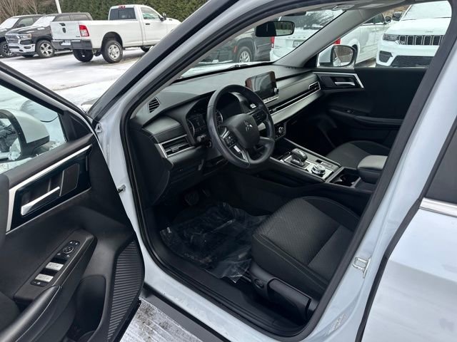 Used 2022 Mitsubishi Outlander ES image 30