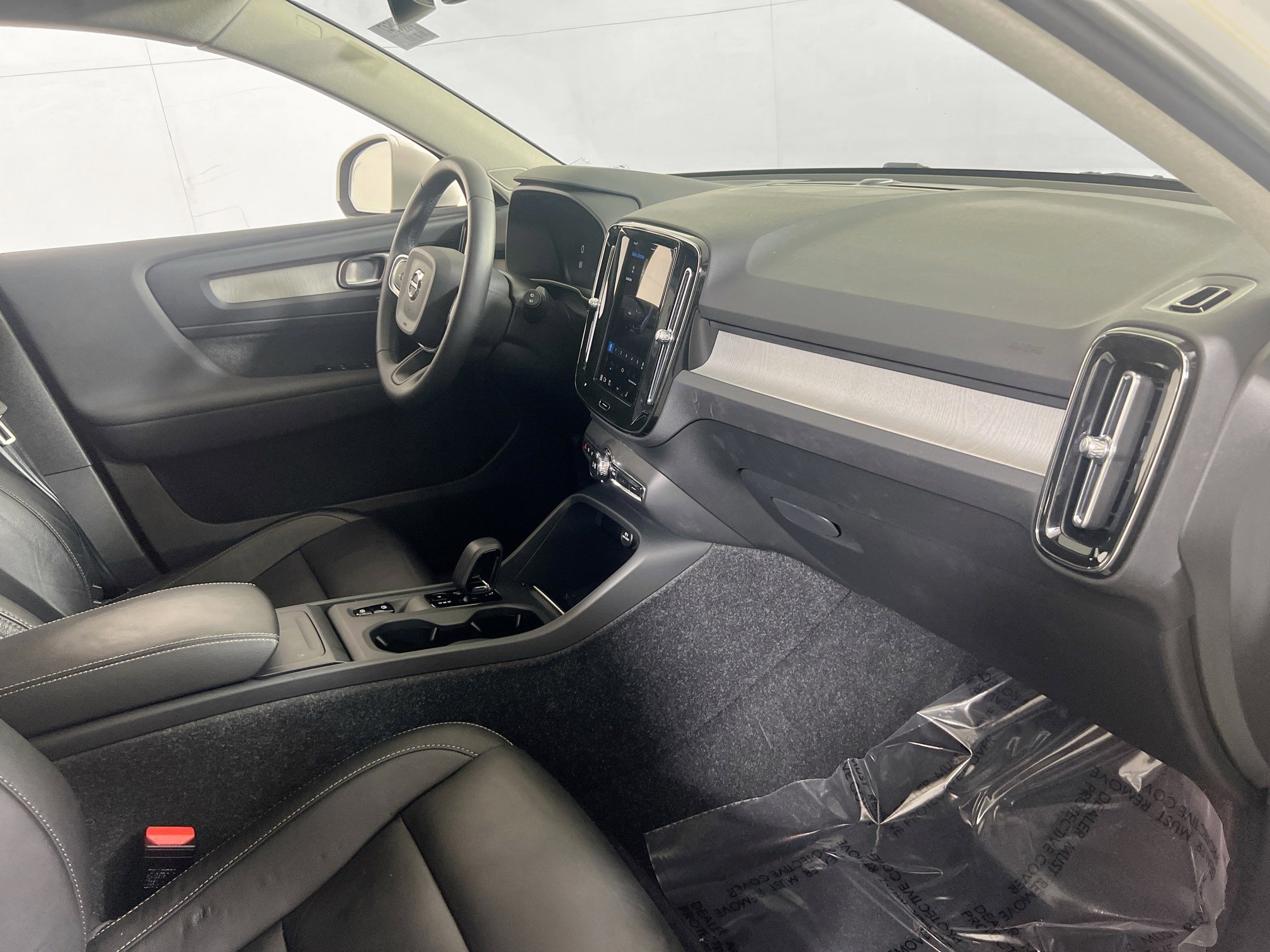 Used 2023 Volvo XC40 B5 Core w/ Climate Package image 28