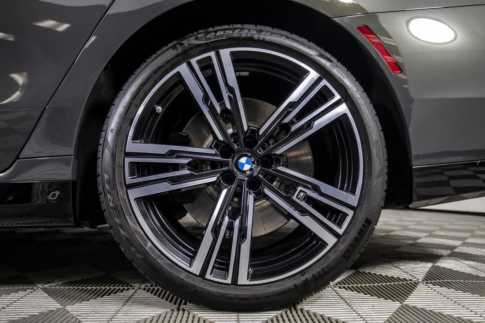Used 2023 BMW 760i xDrive AWD/4WD image 39