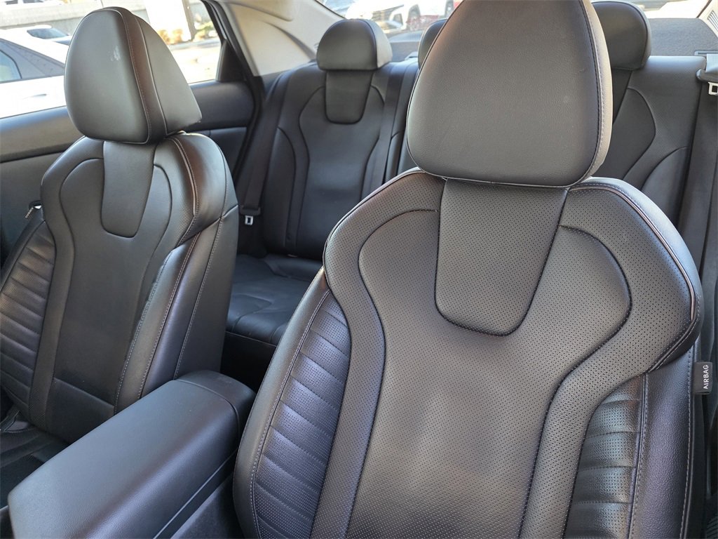 Used 2022 Hyundai Elantra Limited image 6