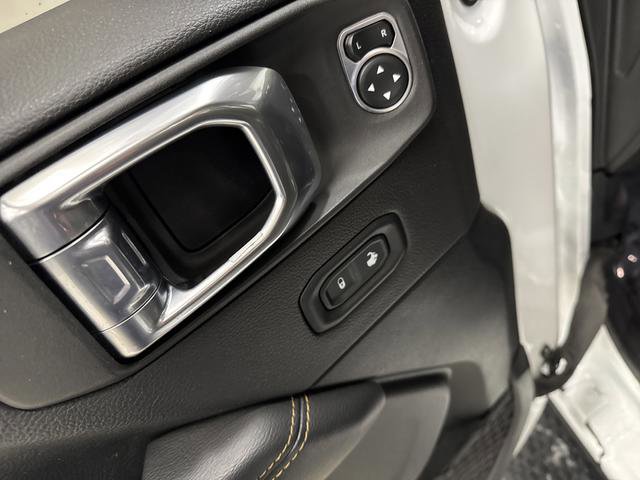 Used 2021 Jeep Wrangler Unlimited Sahara AWD/4WD image 28