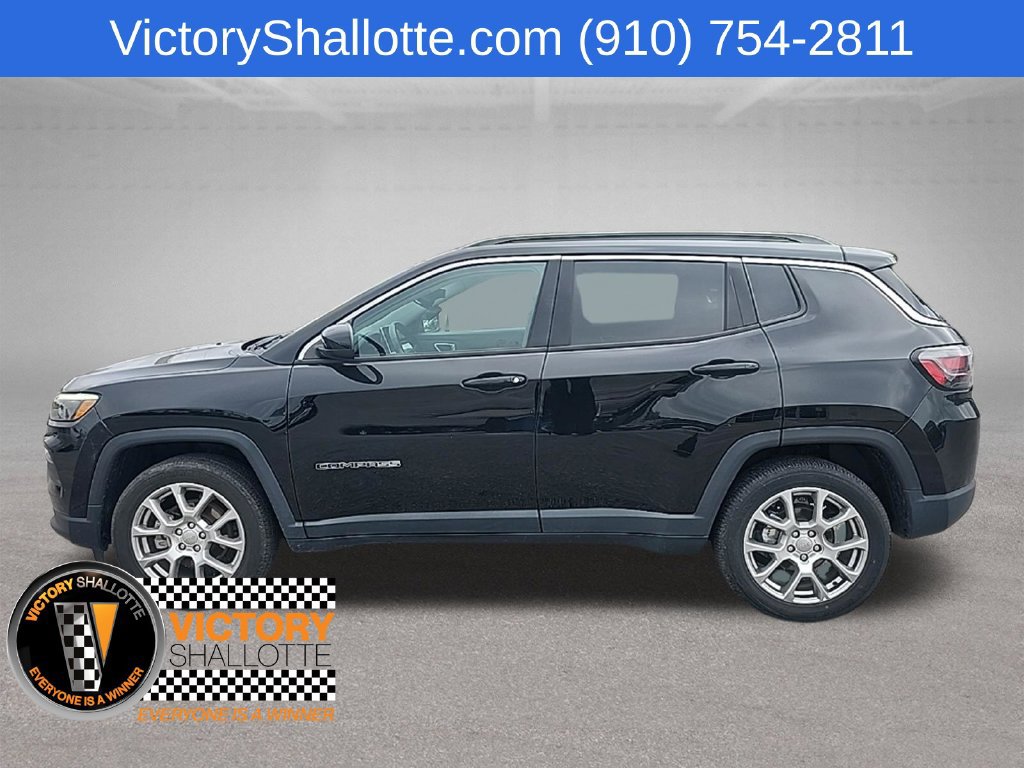 Used 2022 Jeep Compass Latitude w/ Sun and Sound Group AWD/4WD image 16