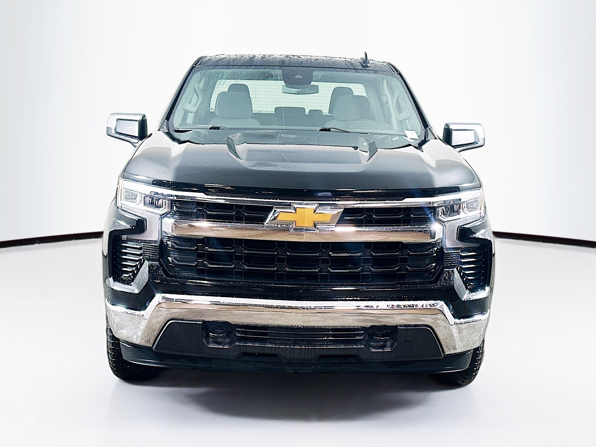Used 2024 Chevrolet Silverado 1500 LT image 2