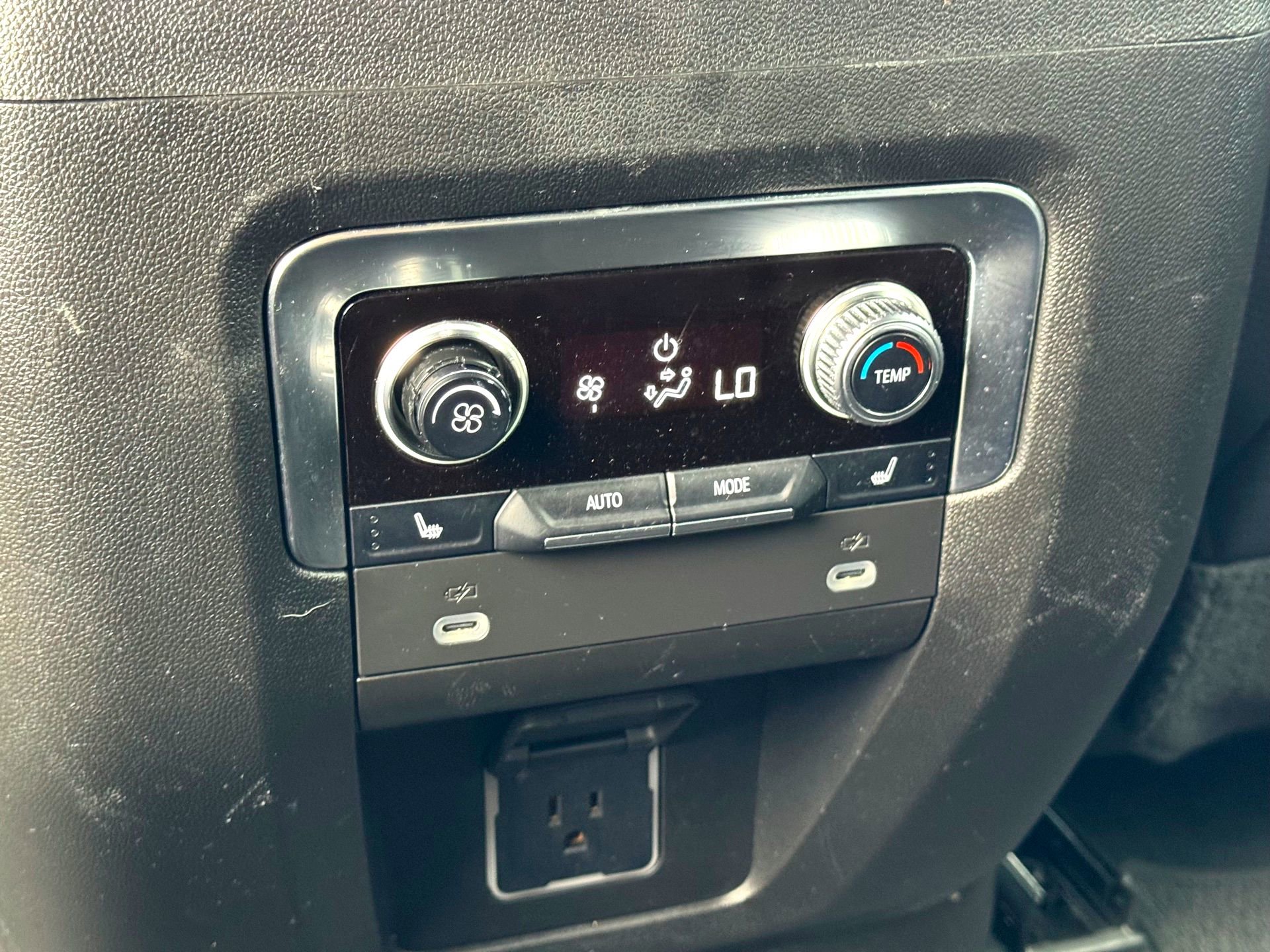 Used 2024 GMC Yukon Denali image 22