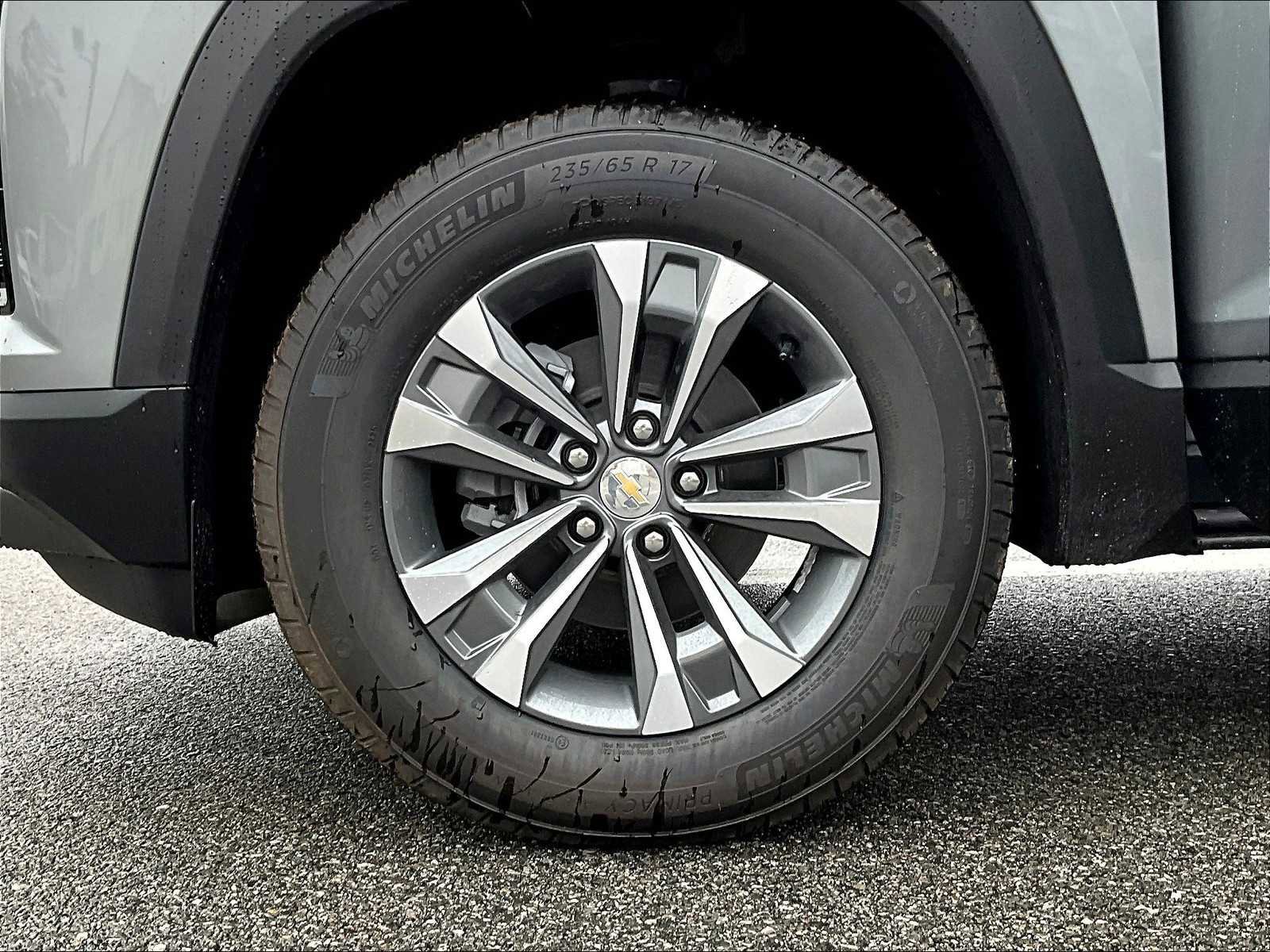 New 2026 Chevrolet Equinox LT w/ LPO, Floor Liner Package image 8