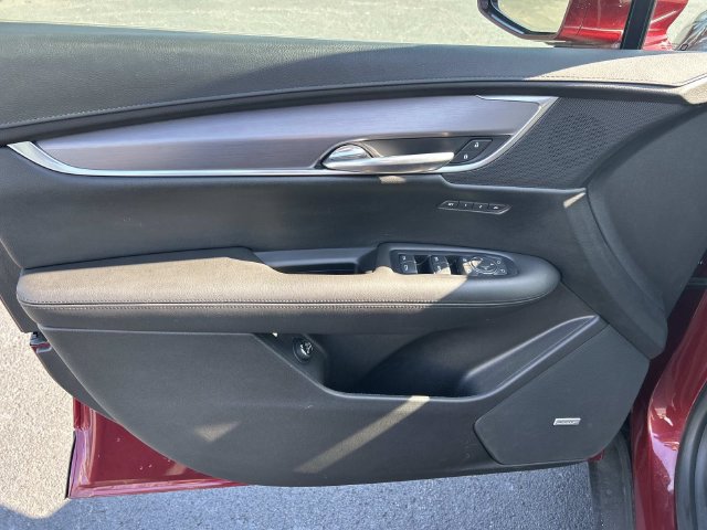 Used 2017 Cadillac XT5 Luxury w/ Driver Awareness Package FWD image 22