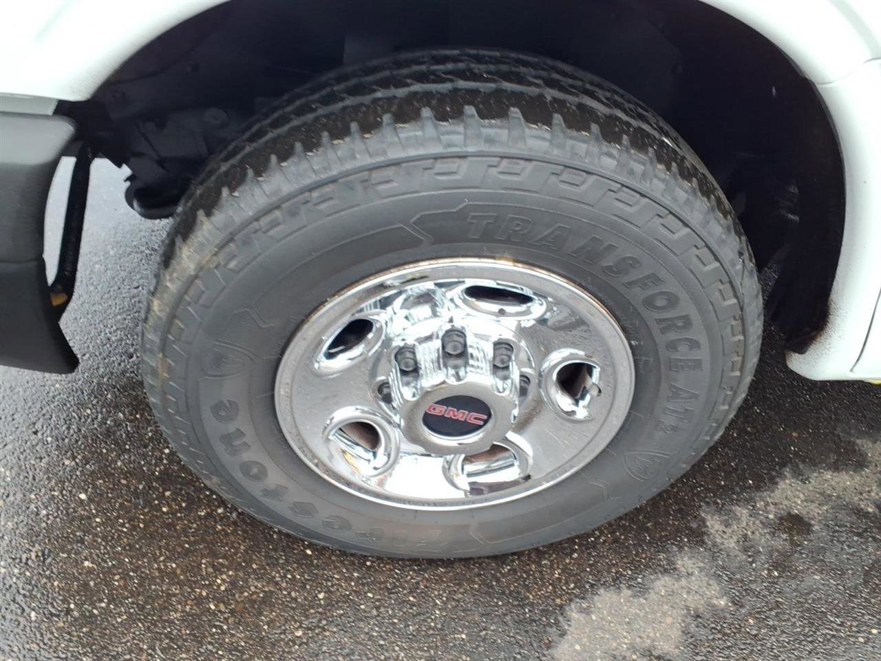 Used 2015 GMC Savana 2500 RWD image 25
