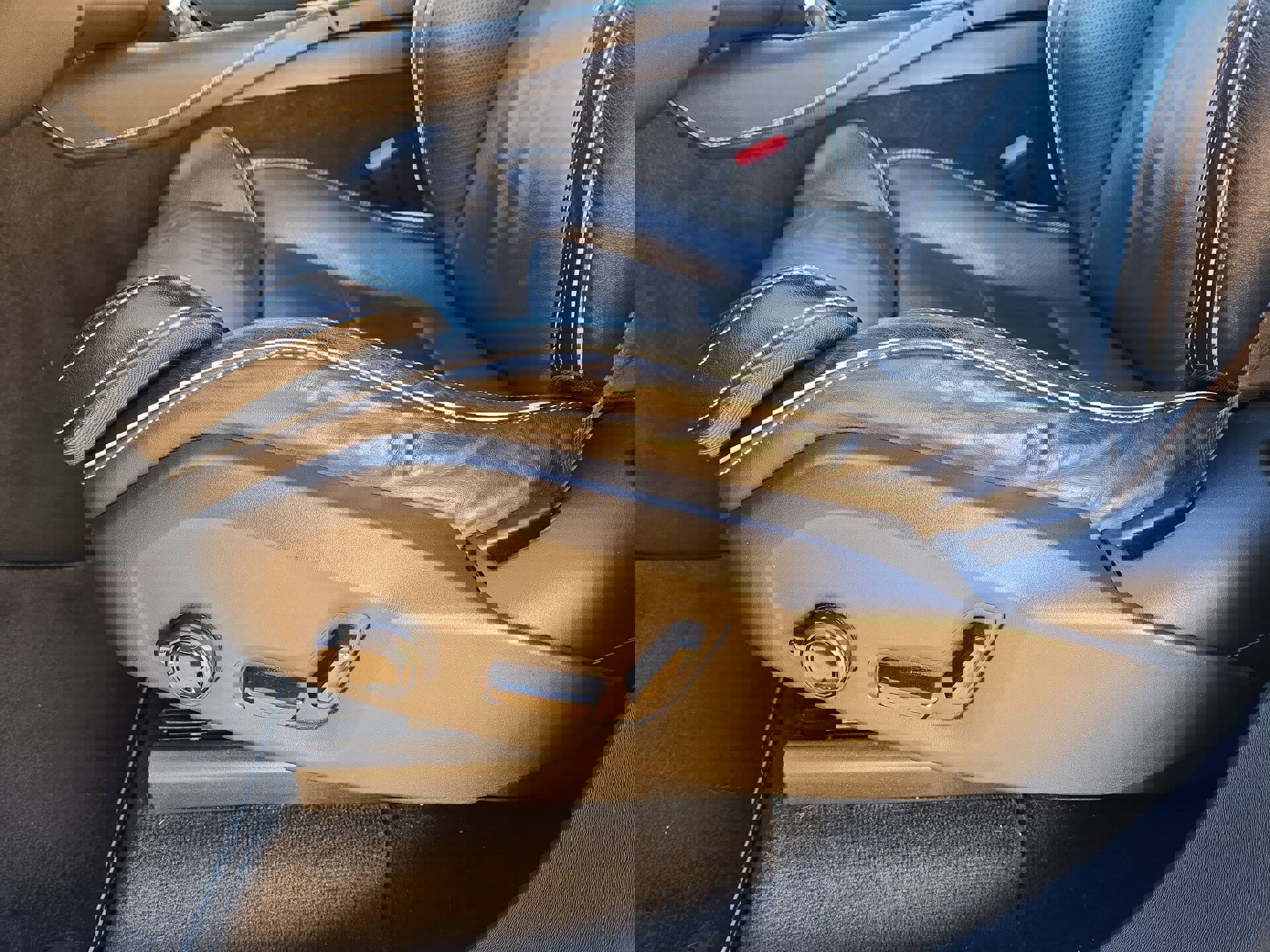 Used 2020 Volvo XC90 T6 R-Design image 17