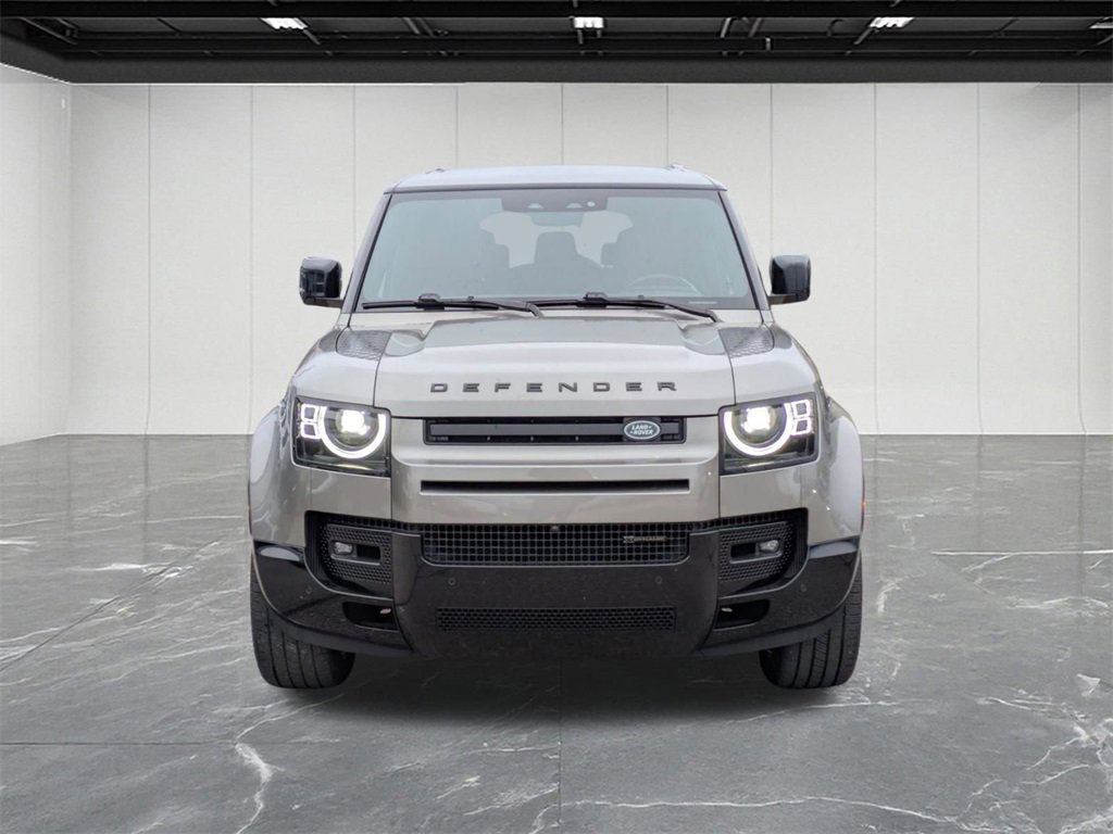 Used 2023 Land Rover Defender 130 X-Dynamic SE image 14