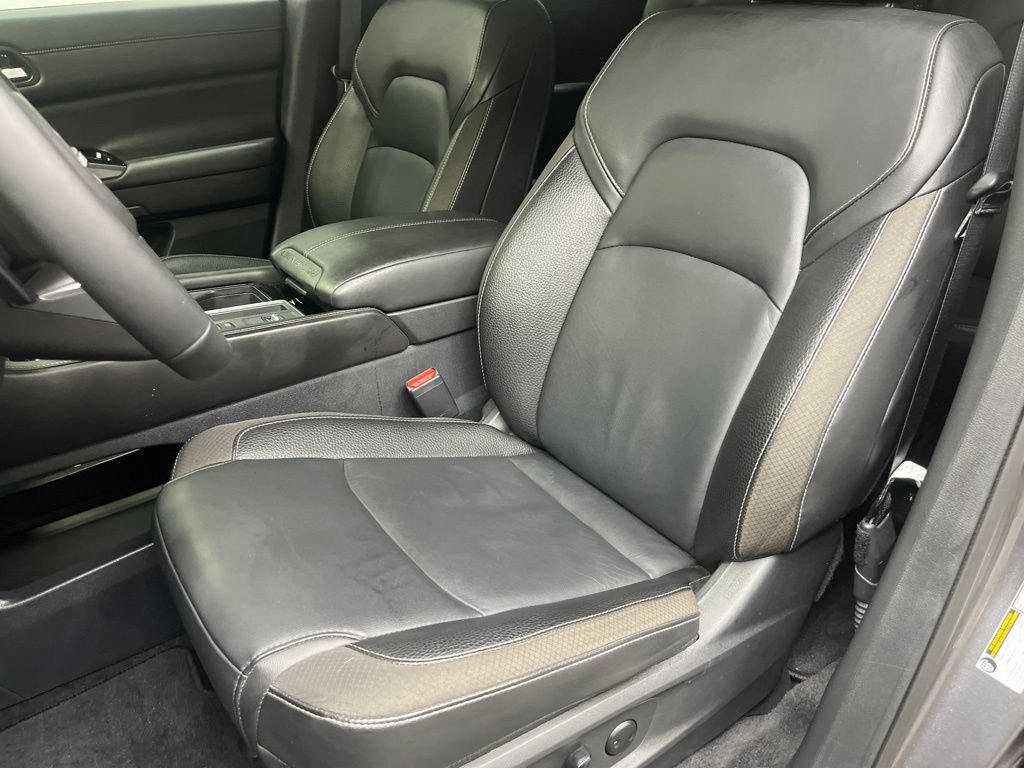 Used 2025 Nissan Pathfinder SL FWD image 19