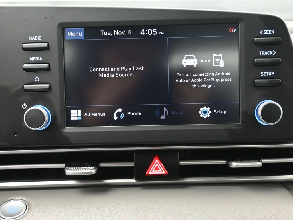 Used 2023 Hyundai Elantra SEL image 3