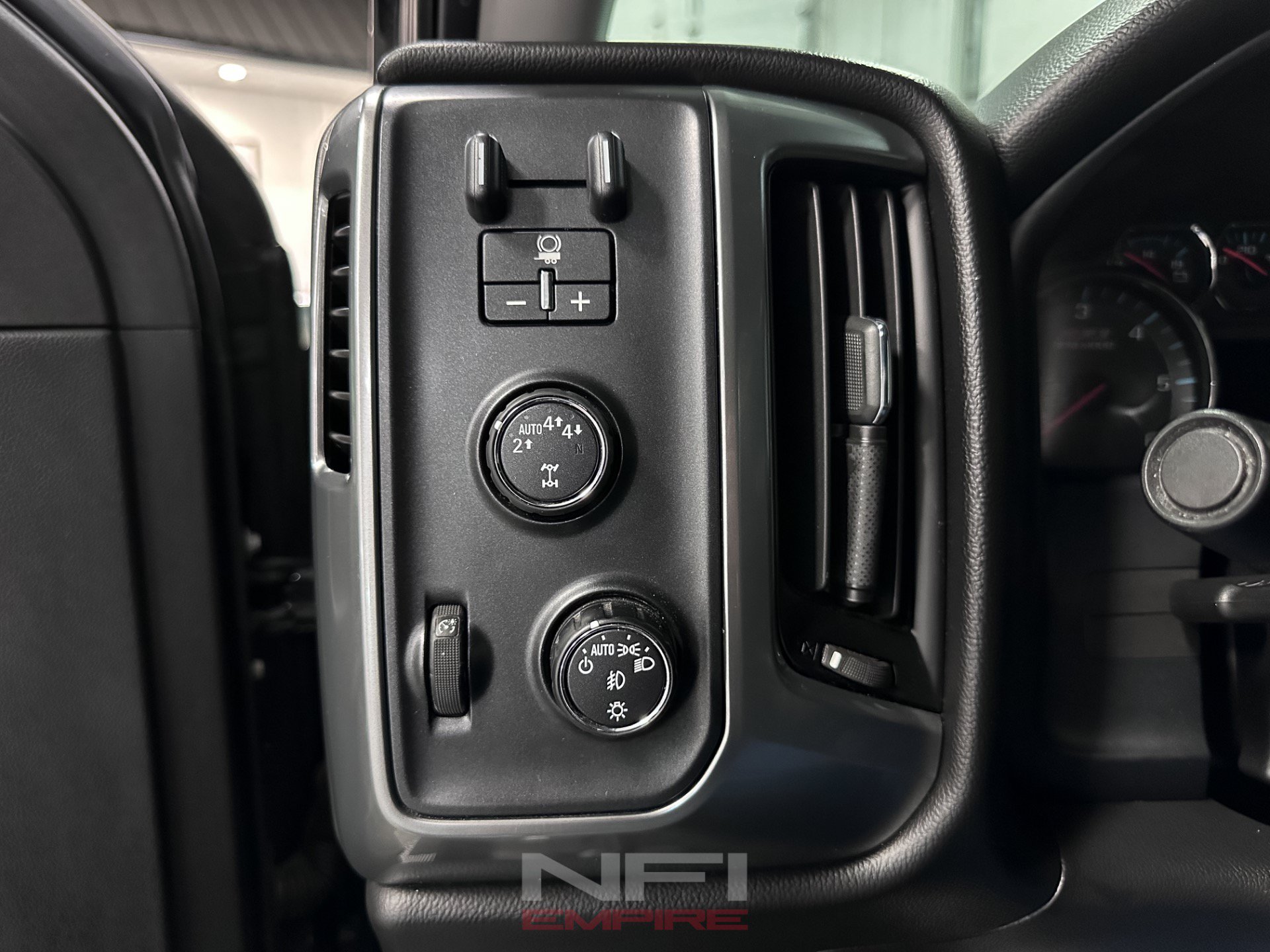 Used 2017 Chevrolet Silverado 1500 LT w/ All Star Edition AWD/4WD image 27