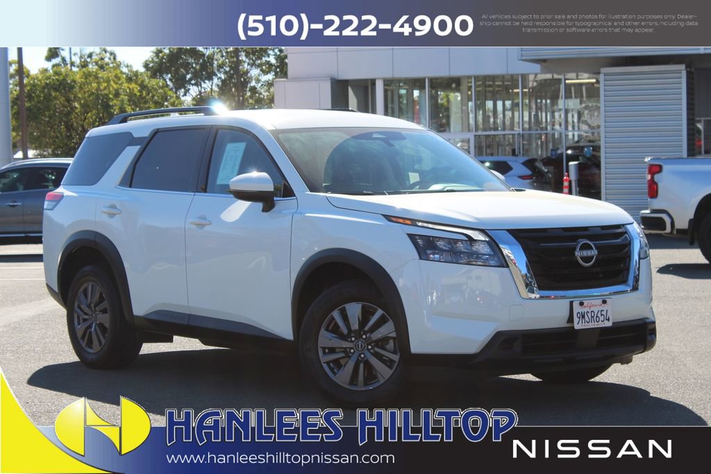 Used 2024 Nissan Pathfinder SV image 1