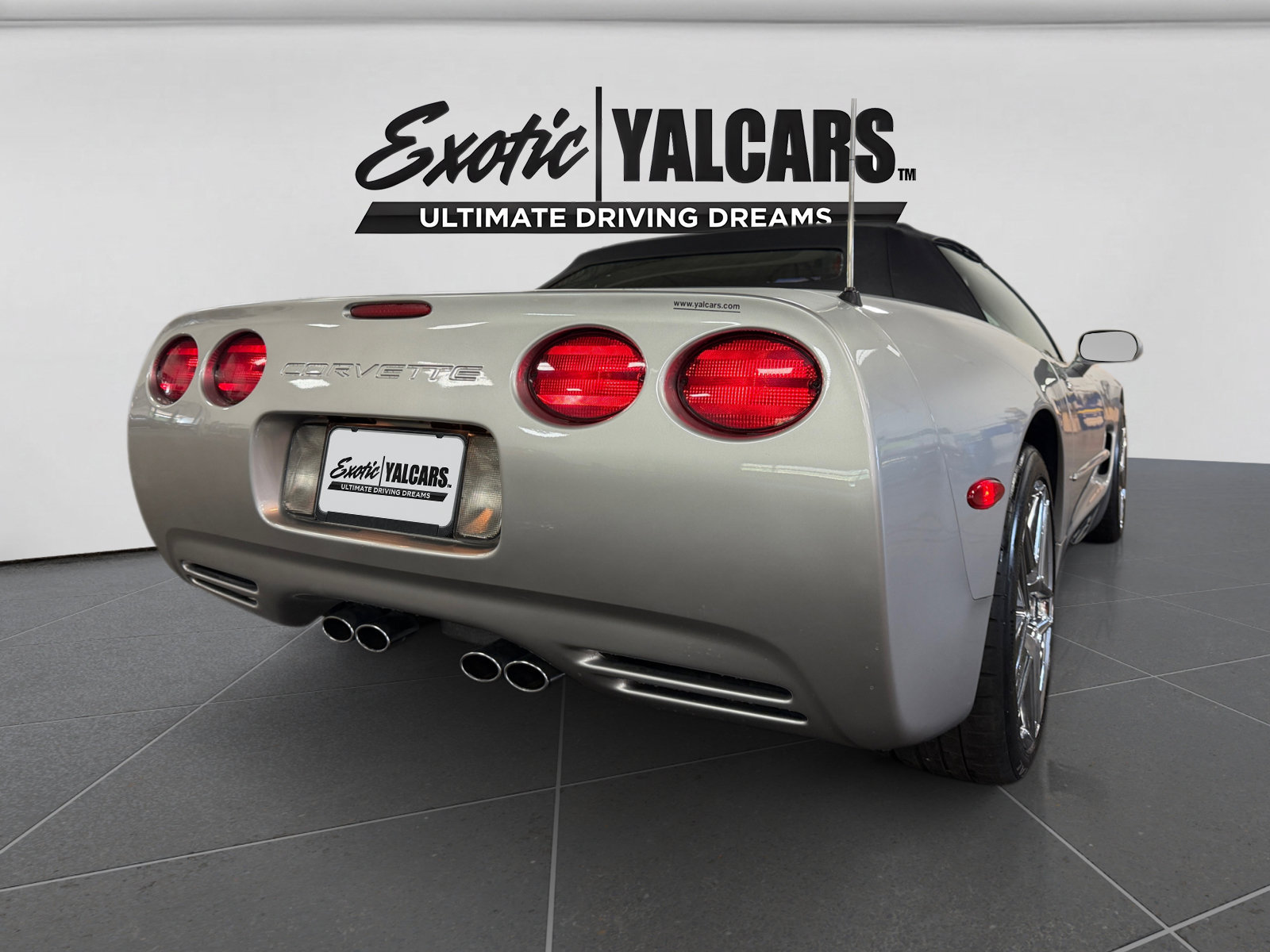 Used 2004 Chevrolet Corvette Convertible w/ Preferred Equipment Group RWD image 10