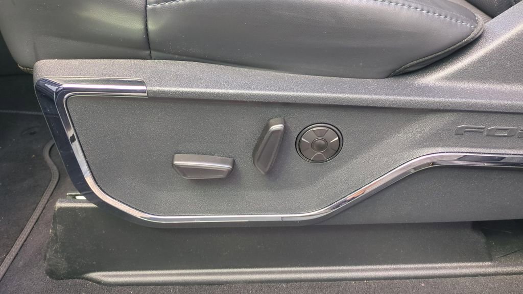 Used 2025 Ford F250 Platinum image 18