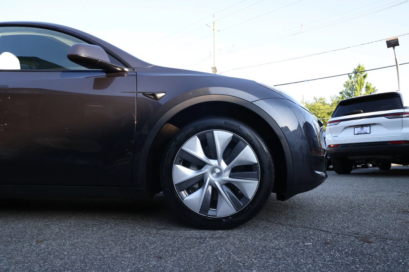 Used 2024 Tesla Model Y Long Range AWD/4WD image 17
