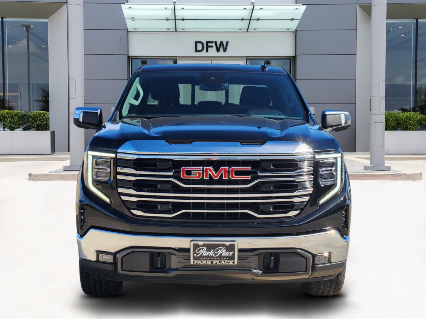 Used 2023 GMC Sierra 1500 SLT w/ SLT Convenience Package image 2