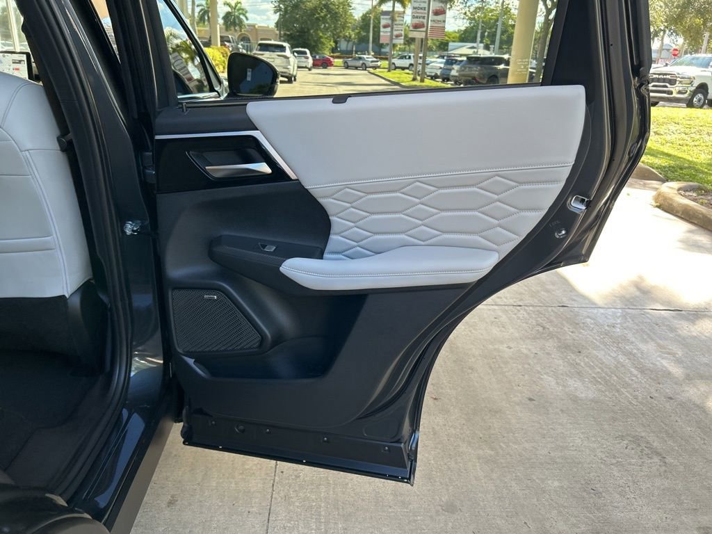 New 2025 Mitsubishi Outlander SEL image 31