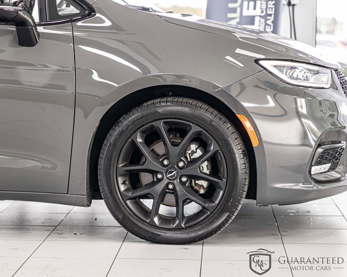 Used 2025 Chrysler Pacifica Limited FWD image 11