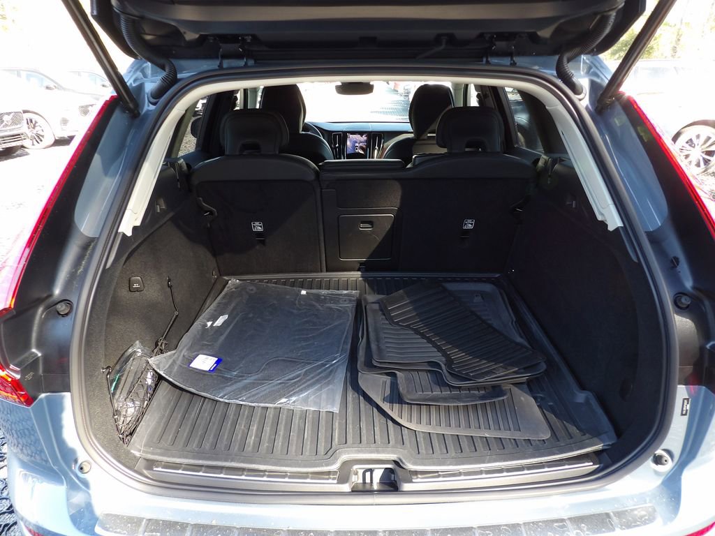 Certified 2023 Volvo XC60 B5 Ultimate w/ Climate Package image 27