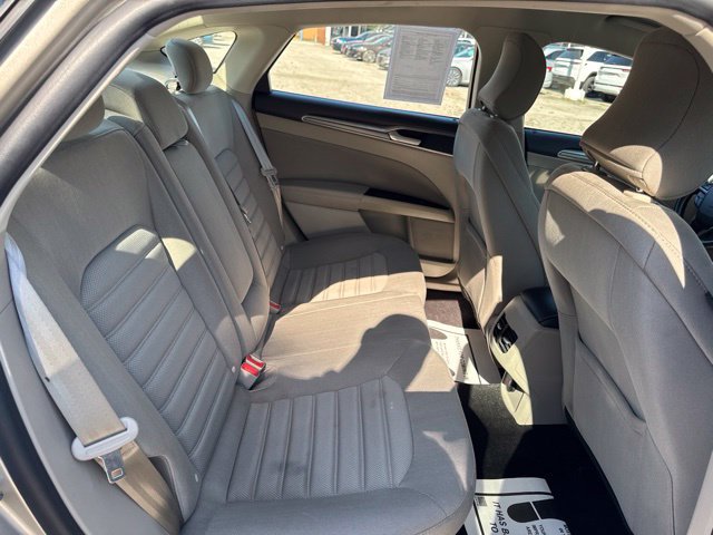 Used 2019 Ford Fusion SE FWD image 16