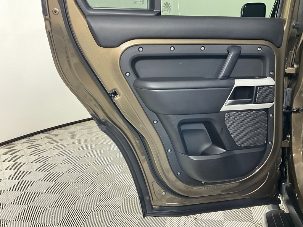 Used 2020 Land Rover Defender 110 HSE image 26