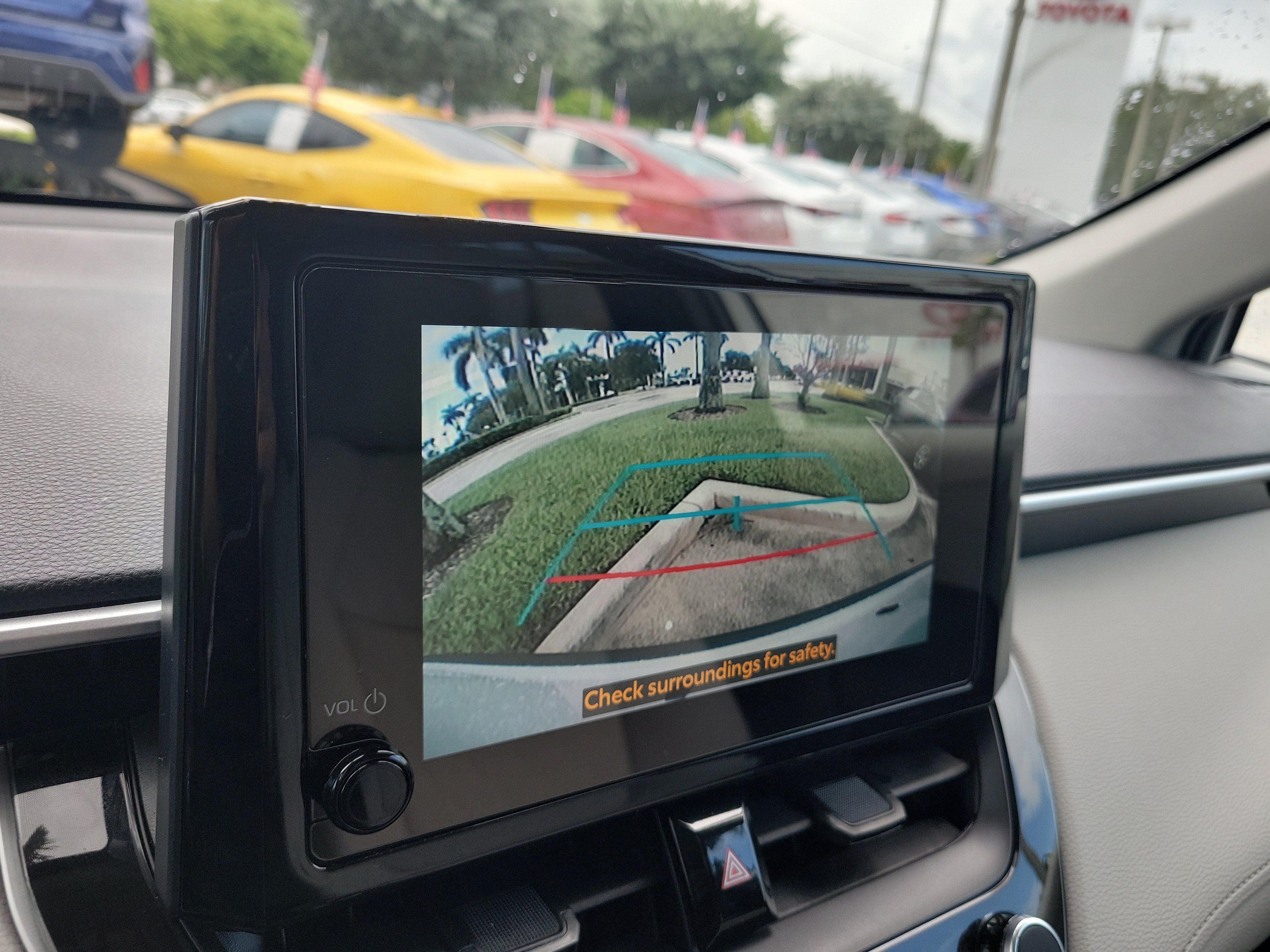 Used 2025 Toyota Corolla Cross LE FWD image 31