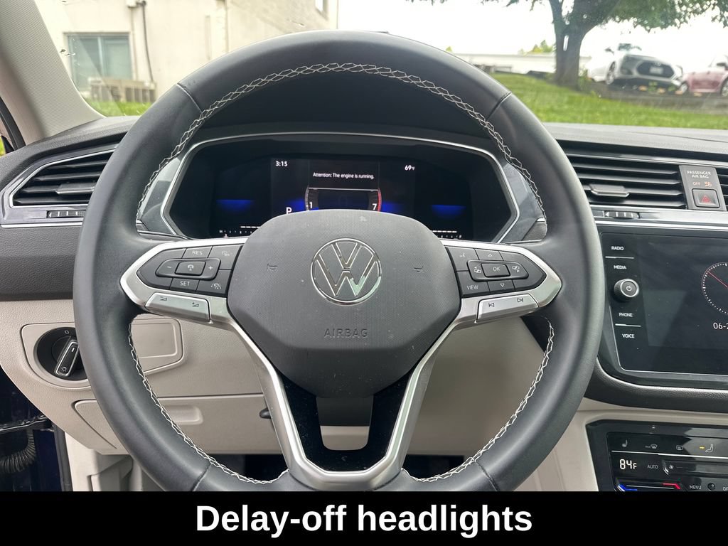 Used 2022 Volkswagen Tiguan SE w/ Panoramic Sunroof Package FWD image 14