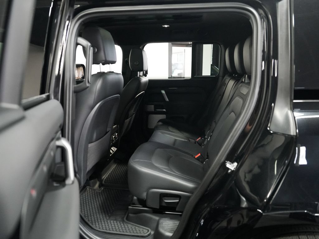 Used 2023 Land Rover Defender 130 X-Dynamic SE AWD/4WD image 31