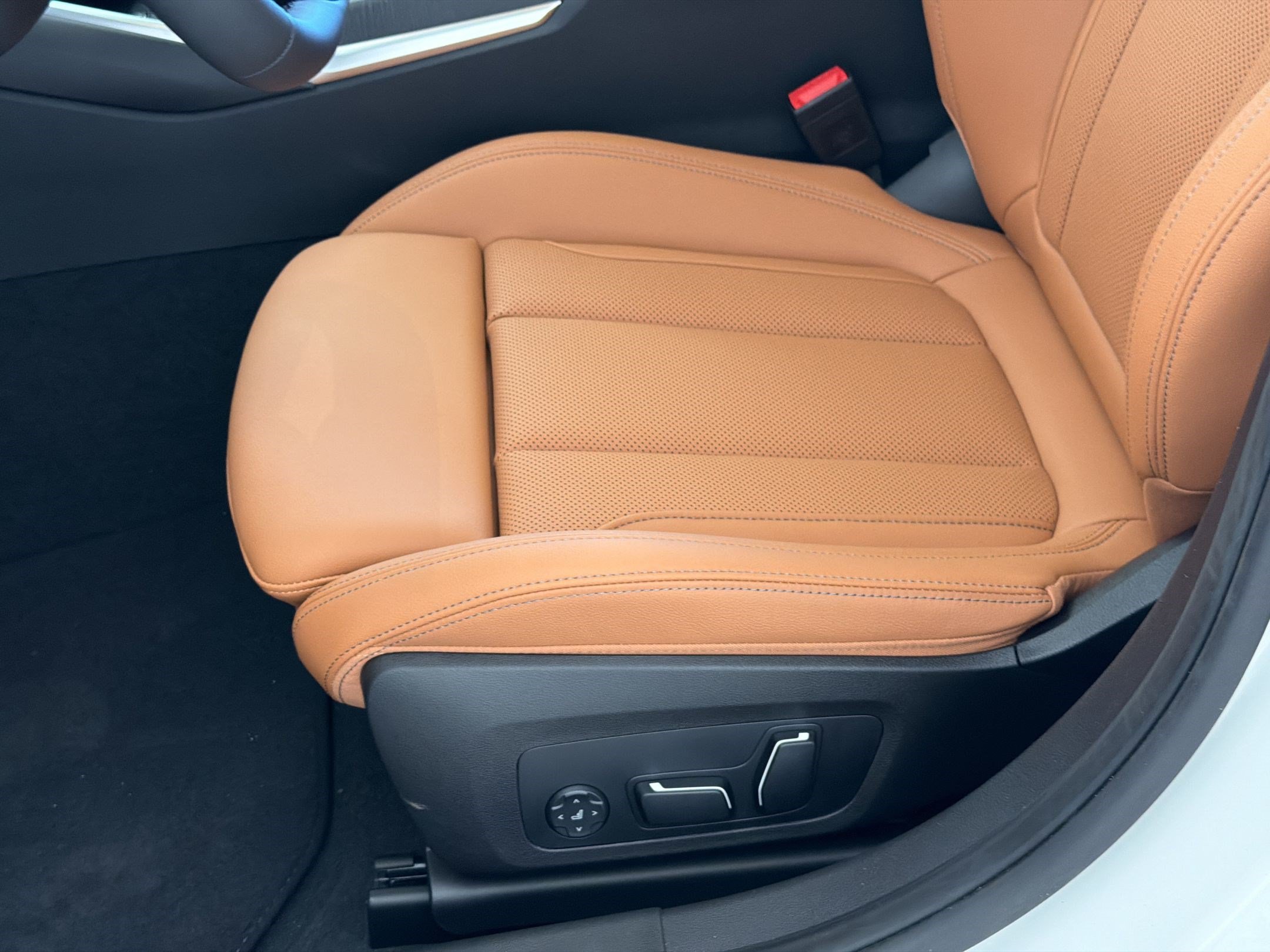 New 2026 BMW 330i xDrive Sedan w/ Premium Package AWD/4WD image 15
