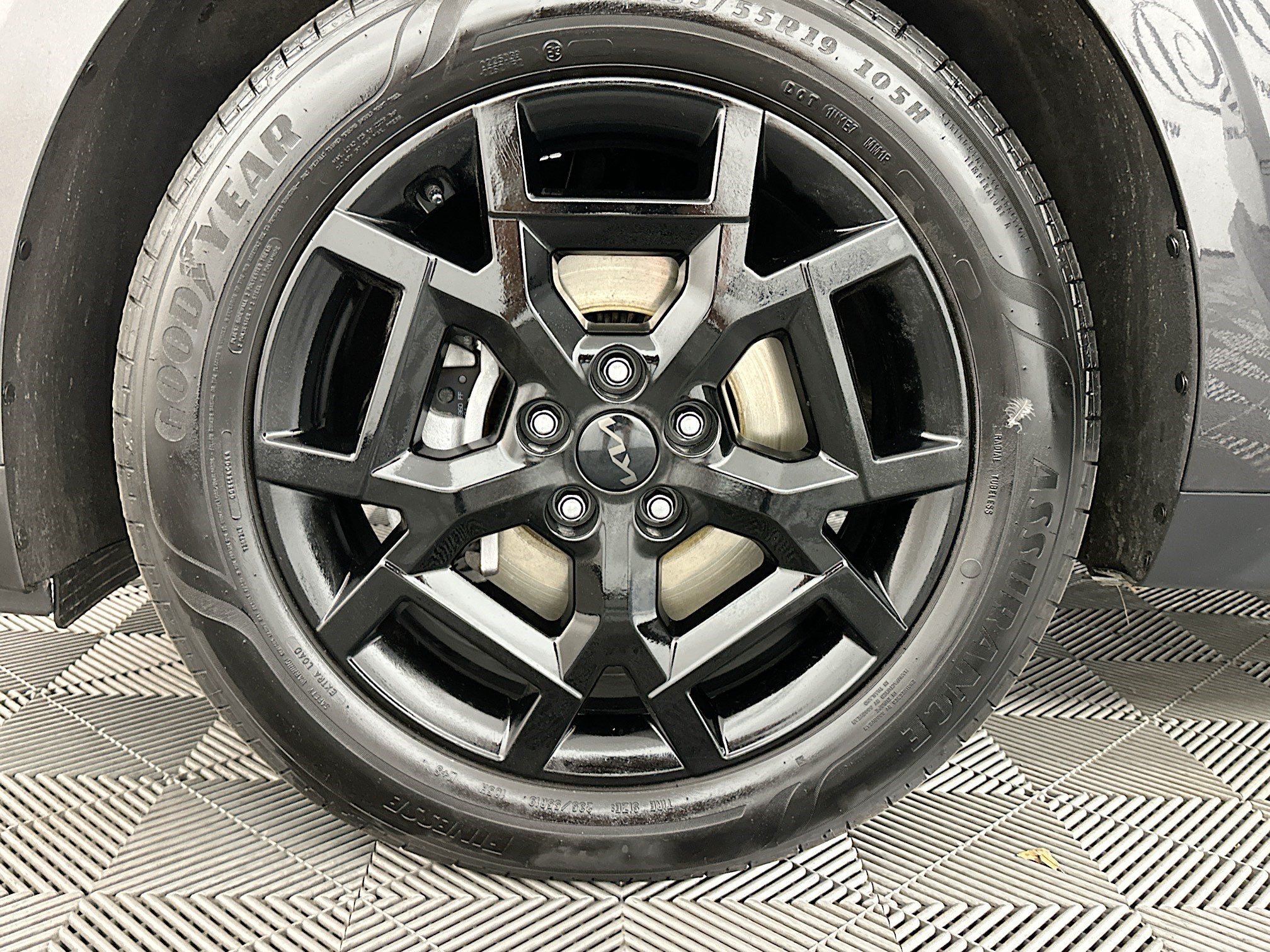 Used 2025 Kia Carnival SX w/ SX Dark Edition Package FWD image 38