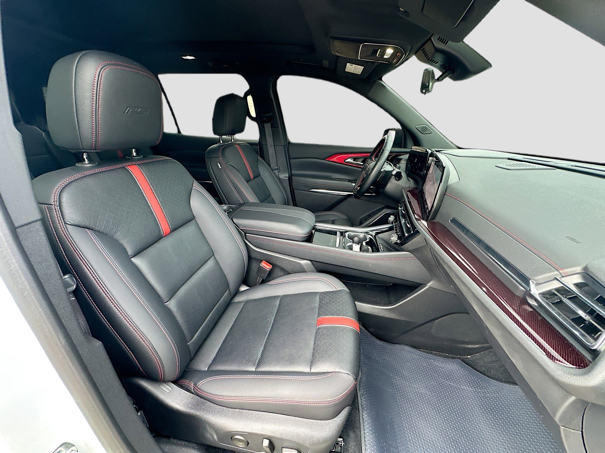 Used 2025 Chevrolet Traverse RS image 34