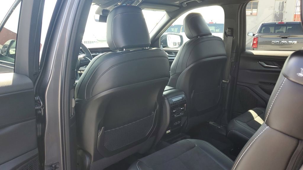 New 2025 Jeep Grand Cherokee L Altitude image 18