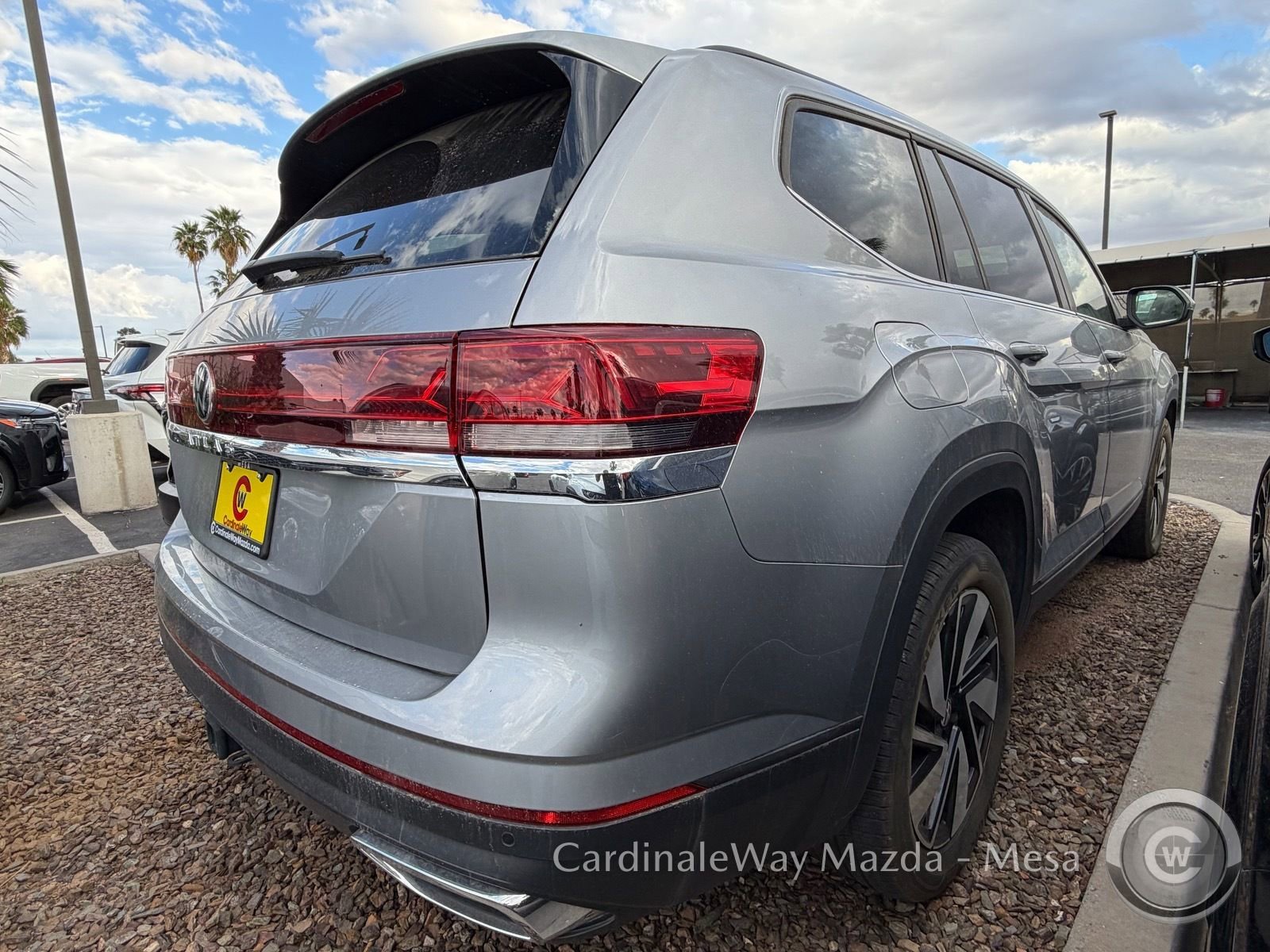 Used 2024 Volkswagen Atlas SE FWD image 3