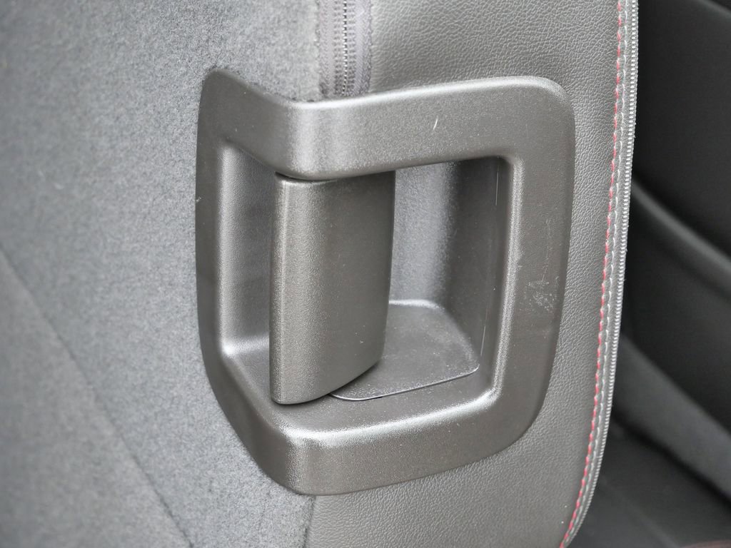 Used 2023 Chevrolet Traverse RS image 18