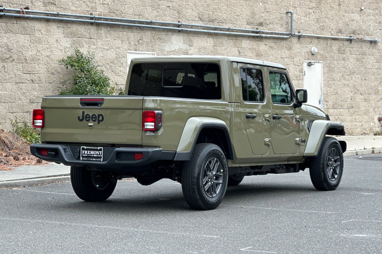 New 2026 Jeep Gladiator Sport AWD/4WD image 3