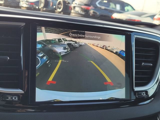 Used 2025 Chrysler Pacifica Select FWD image 10