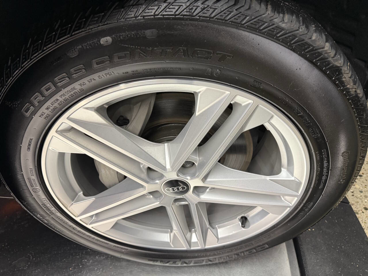 Used 2024 Audi Q5 e Premium w/ Convenience Package image 27