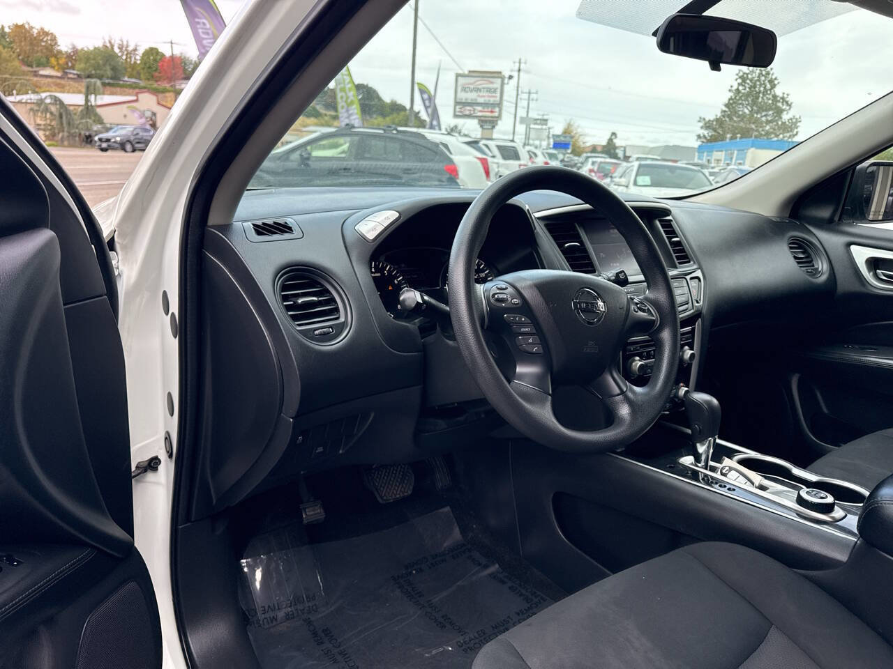 Used 2018 Nissan Pathfinder S image 10