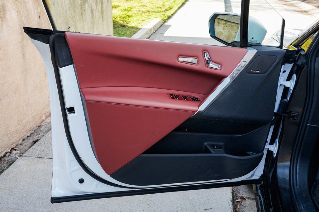 Used 2025 BMW iX xDrive50 w/ Premium Package image 9