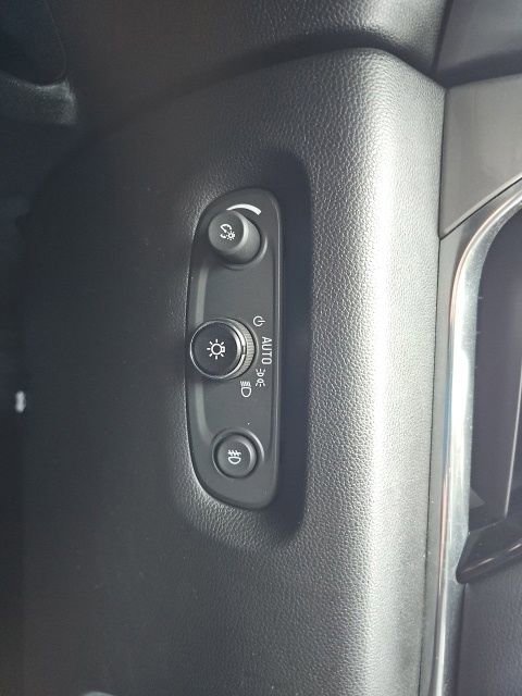 Used 2021 Chevrolet Traverse LT image 41