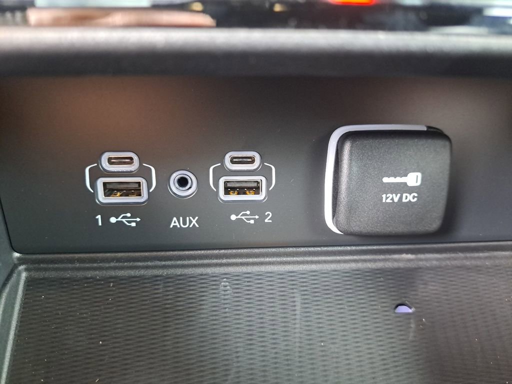 New 2025 Jeep Grand Cherokee Laredo w/ Luxury Tech Group I RWD image 6