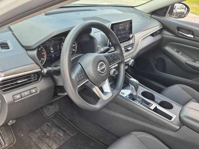 Used 2025 Nissan Altima 2.5 SV FWD image 15