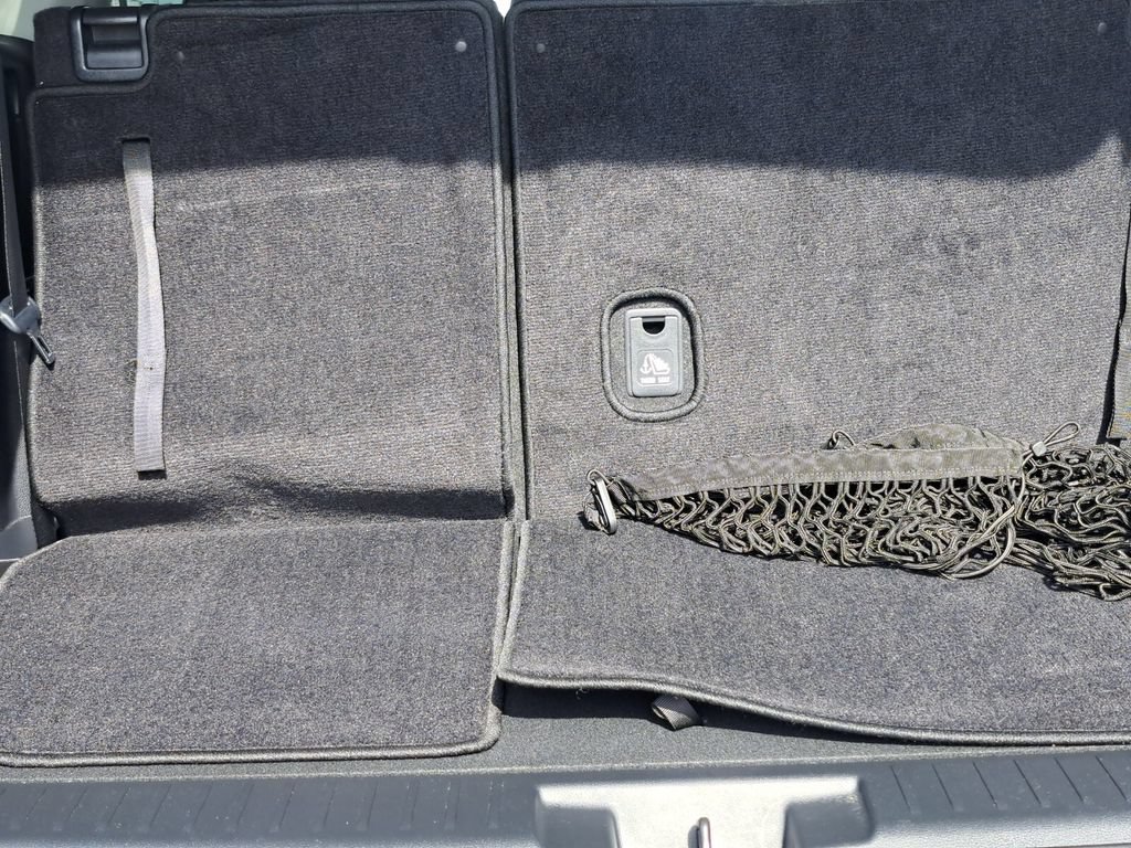 Used 2024 Toyota Highlander XLE FWD image 25