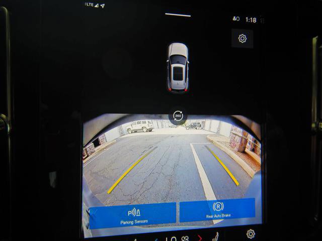 Used 2025 Volvo XC40 B5 Plus AWD/4WD image 18