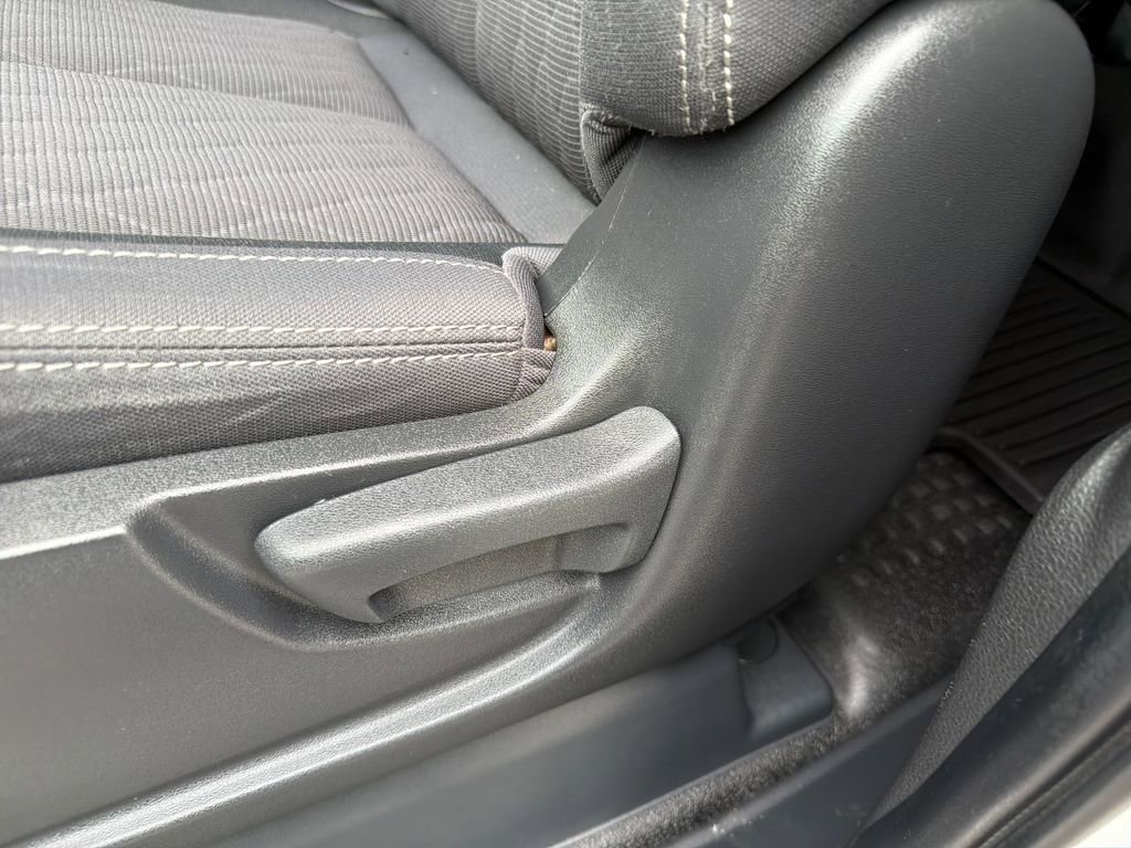 Used 2022 Nissan Titan S image 13