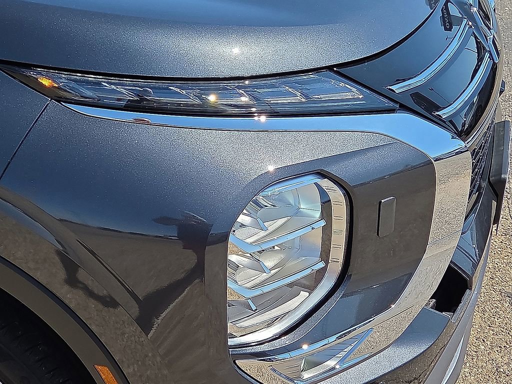 Used 2025 Mitsubishi Outlander SE image 10