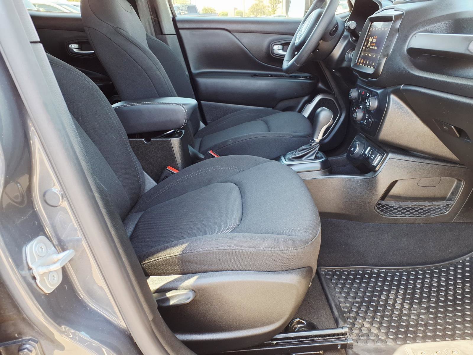 Used 2023 Jeep Renegade Latitude image 10